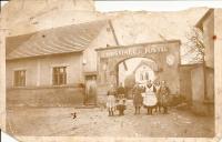 U Justů Inn - the witness's mother is in the middle wearing the dotted apron